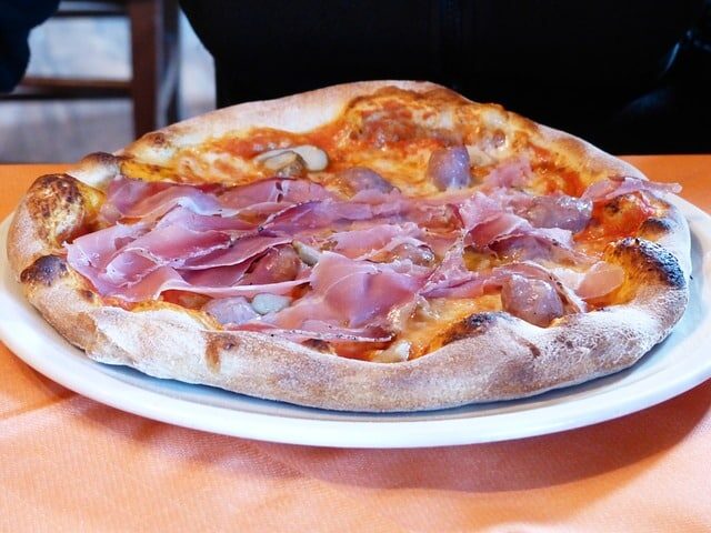 Pizza au prosciutto