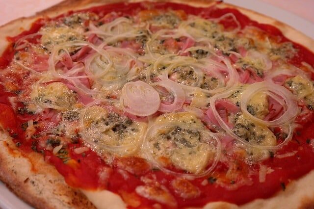 Pizza à l’Oignon caramélisé et au fromage Gorgonzola